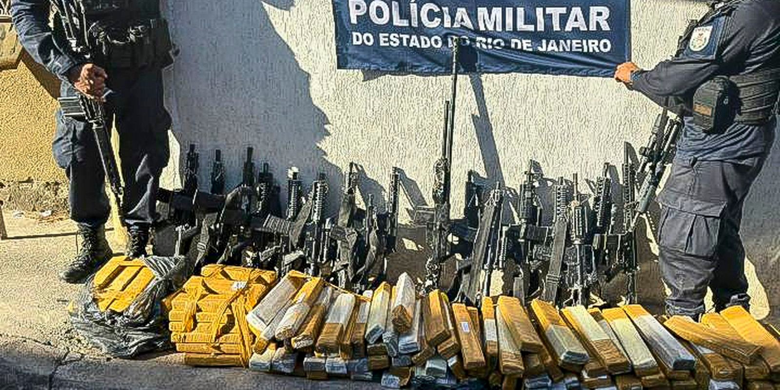policia_militar_apreende_16_fuzis_e_uma_metralhadora_antiaerea_em_operacao_na_zona_oeste_09.jpg