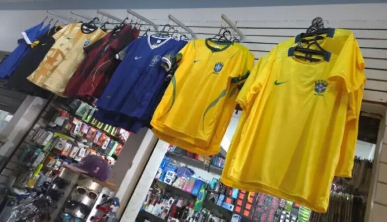 Camisas-Selecao-Brasileira-Vitrine-1_p24793_thumb_resized.jpg
